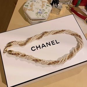 Pearl & gold necklace